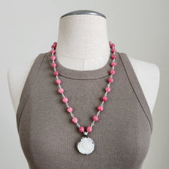 0--STRAWBERRY JADE NECKLACE W/ MOTHER OF PEARL ROSE-25"