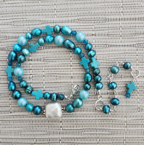 TURQUOISE COLORED PEARLS AND CROSS NECKLACE-16"