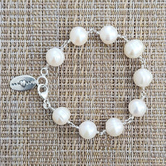 0--WHITE PEARL BRACELET W/ MINI 925 SILVER HEART