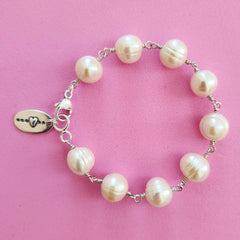 0--WHITE PEARL BRACELET W/ MINI 925 SILVER HEART