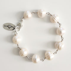 0--WHITE PEARL BRACELET W/ MINI 925 SILVER HEART