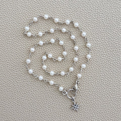 MINI WHITE PEARL NECKLACE WITH 8 POINT STAR-16"