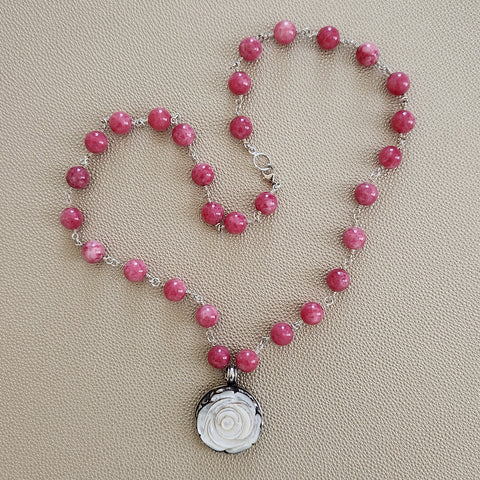 0--STRAWBERRY JADE NECKLACE W/ MOTHER OF PEARL ROSE-25"