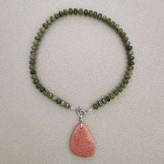 0--GREEN JADE NECKLACE W/ PEACH CALCITE DROP--16"
