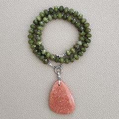 0--GREEN JADE NECKLACE W/ PEACH CALCITE DROP--16"