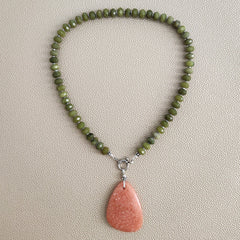 0--GREEN JADE NECKLACE W/ PEACH CALCITE DROP--16"