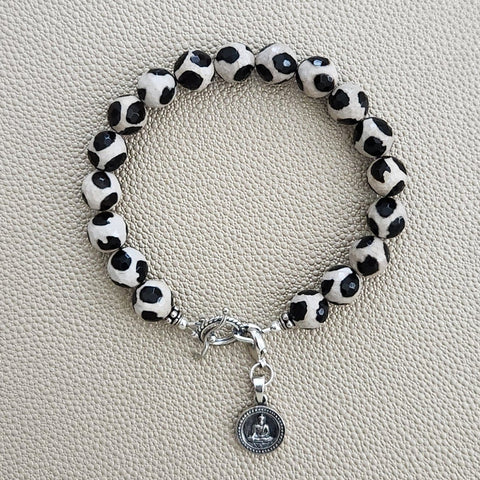 TIBETAN AGATE BRACELET WITH BUDDHA CHARM