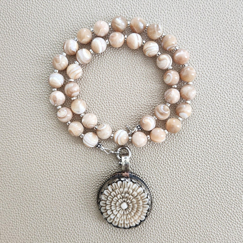 0--MOTHER OF PEARL NECKLACE  W/ FLOWER PENDANT--18"