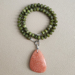 0--GREEN JADE NECKLACE W/ PEACH CALCITE DROP--16"
